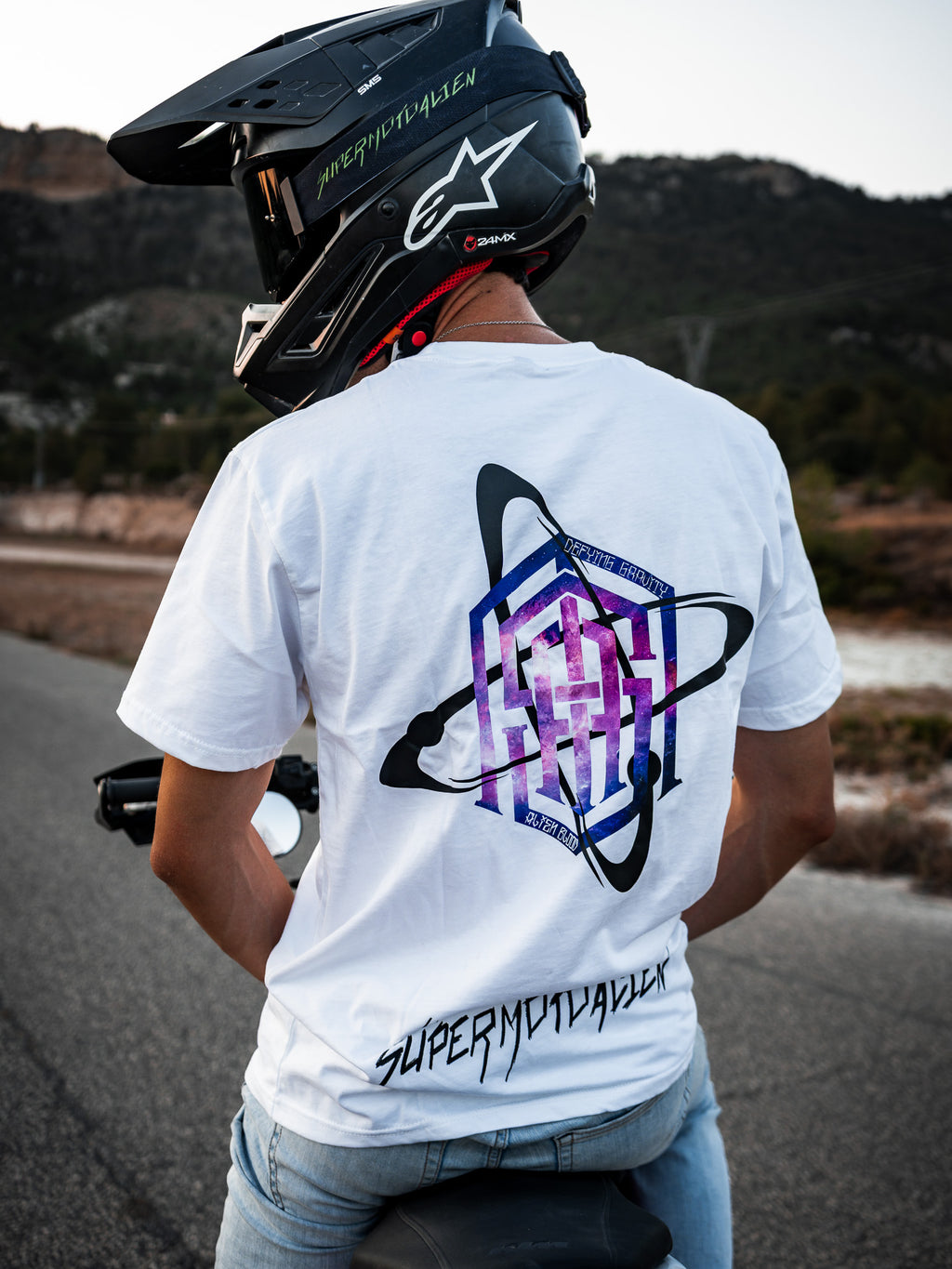 ORBIT CORE SMA T-SHIRT— WHITE