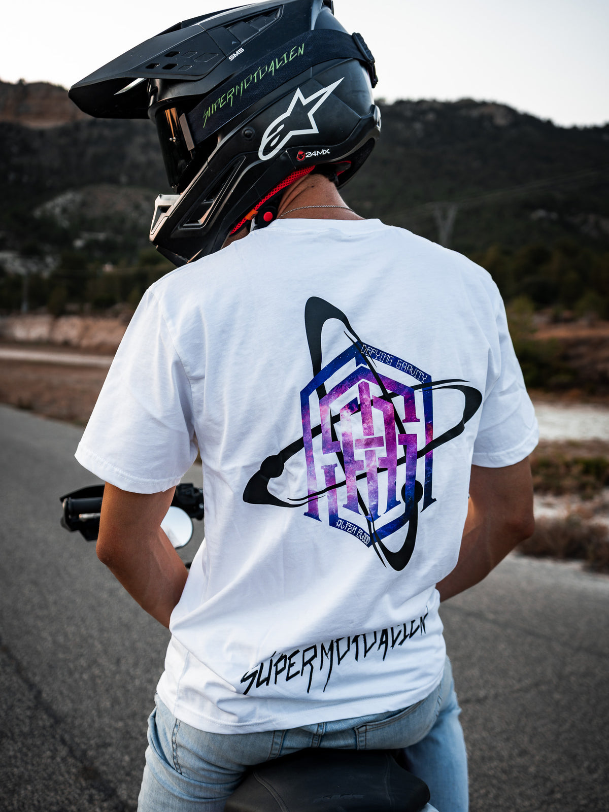 ORBIT CORE SMA T-SHIRT— WHITE