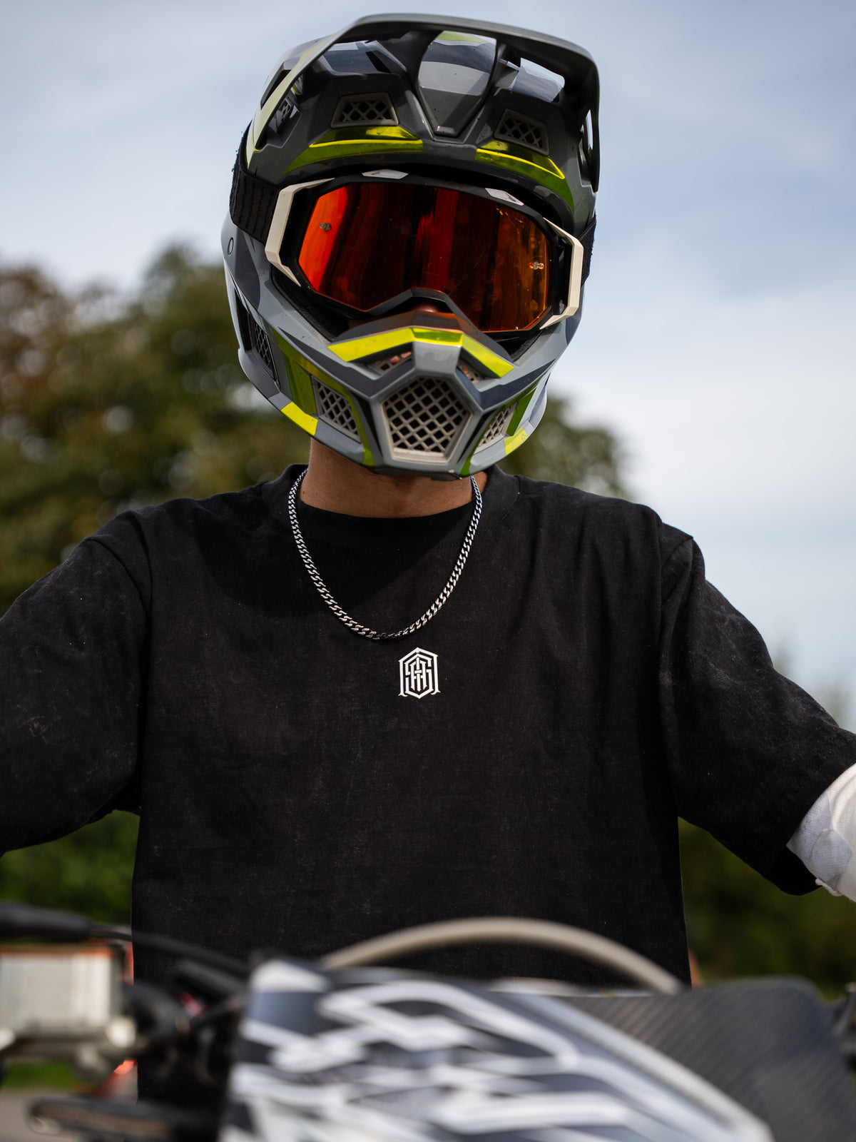 PRE-VENTA BIKE LIFE: NOT FROM THIS PLANET T-SHIRT — ACID WASH BLACK
