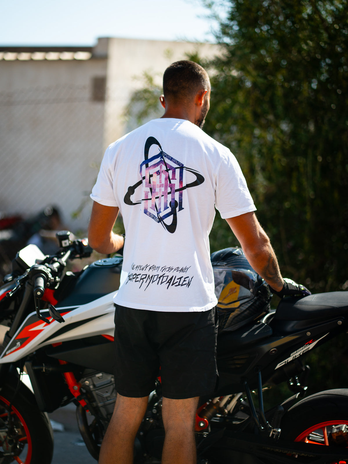 ORBIT CORE SMA T-SHIRT— WHITE